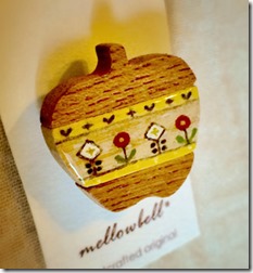 apple_brooch